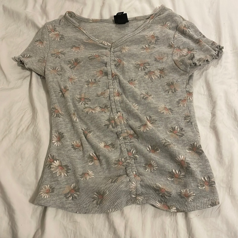 Girls art class gray with flowers short sleeve.